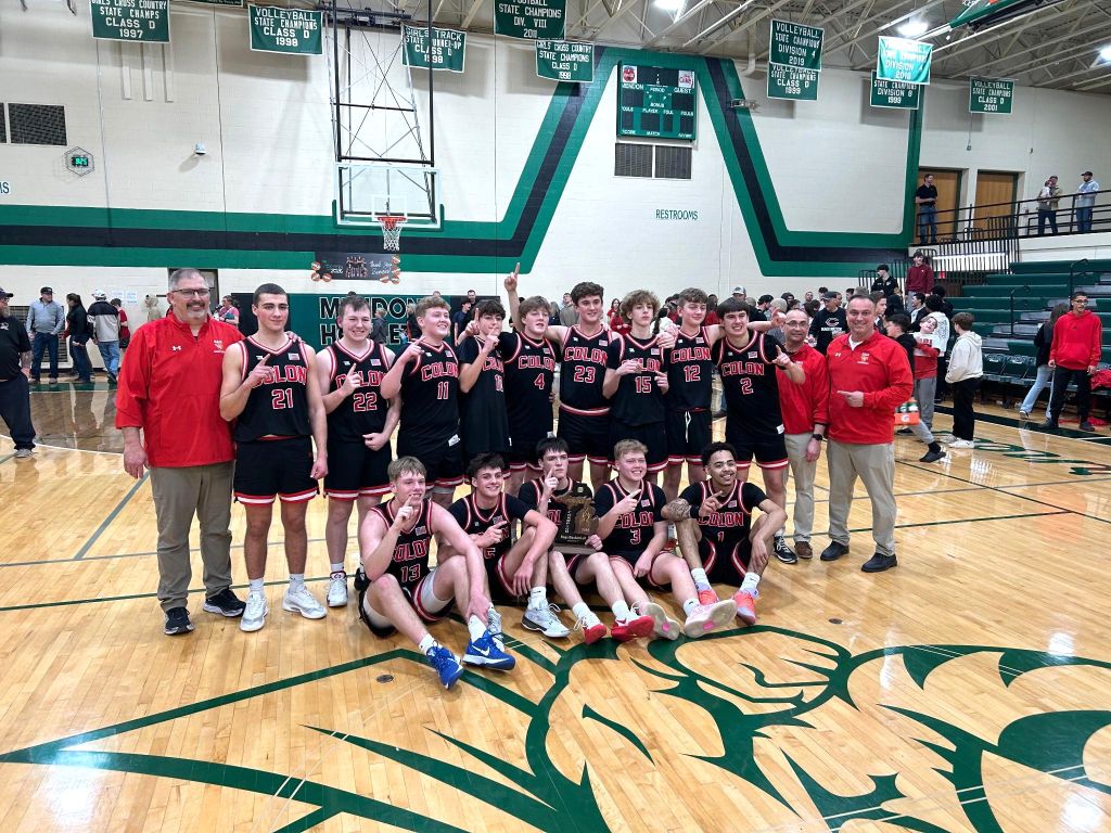 Colon beats Mendon 54-47 in D-4 District Finals